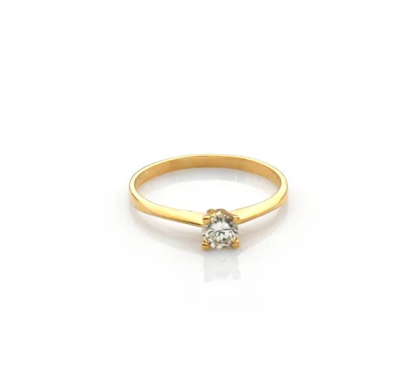 Anillo para mujer oro 18k diseño solitario clásico con 1 diamante corte brillante (H-SI1)