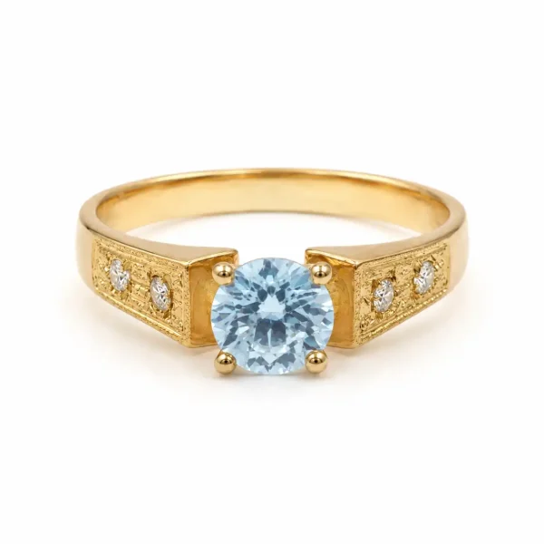 Anillo de oro para mujer 18k diseño solitario con 1 circón central transparente y 4 circones transparentes a los lados