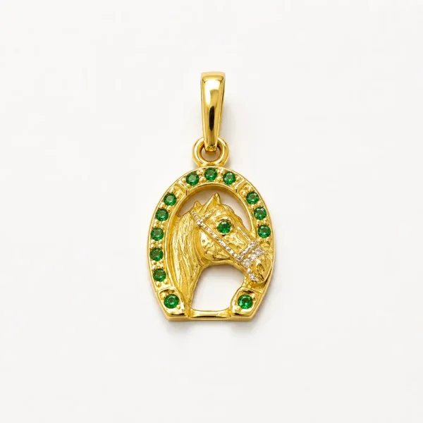 Dije de oro estándar 18k diseño caballo con herradura con 13 circones verdes